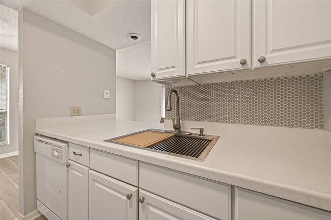 Building Photo - 1516 Bay Area Blvd