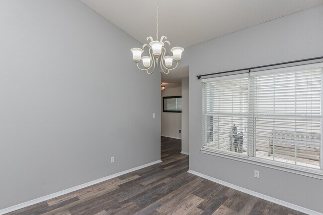 Building Photo - 617 Hanley Downs Dr