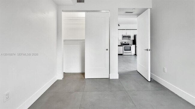 Building Photo - 1536 NW 15th Ave