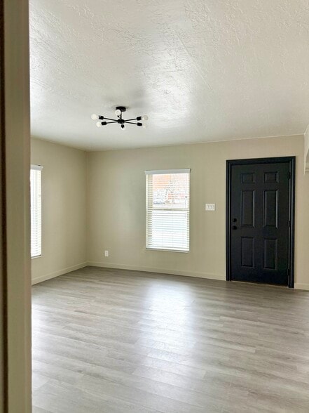 Living room without furniture - 2909 Brinker Ave