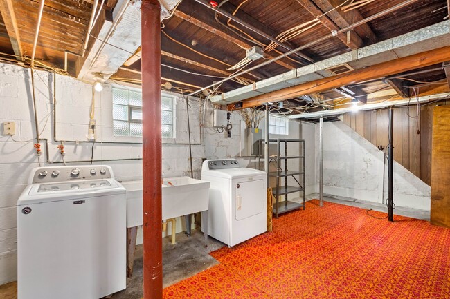 Building Photo - Recently Renovated Home in Coraopolis