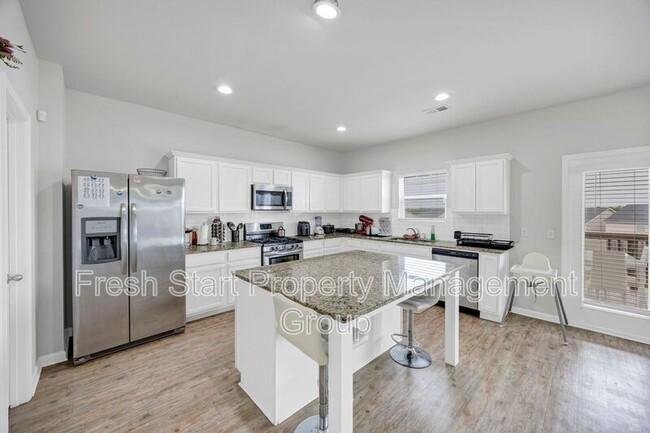 Building Photo - 300 Barony Pl Dr