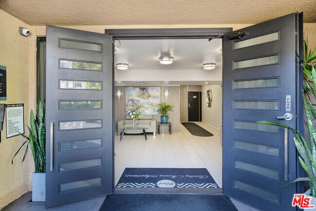 Building Photo - 1727 S Bentley Ave