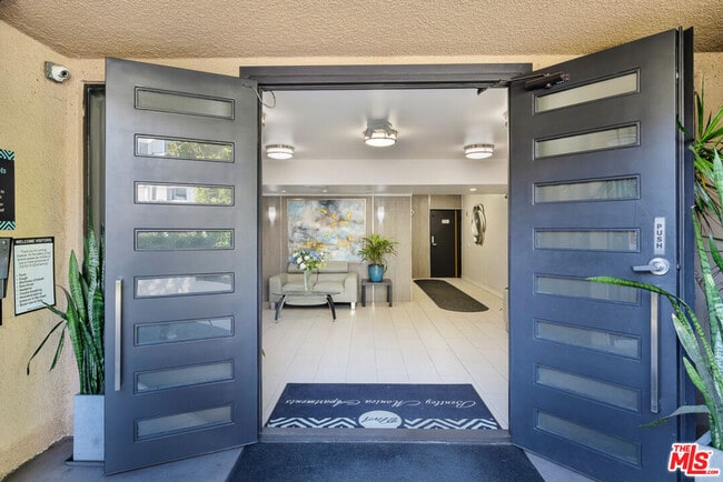 Primary Photo - 1727 S Bentley Ave