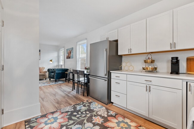 Building Photo - 215 Center Ave