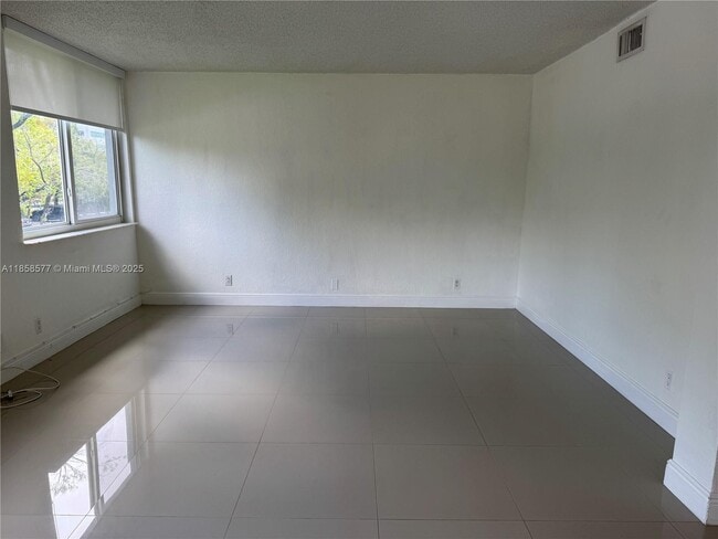 Building Photo - 9143 SW 77th Ave