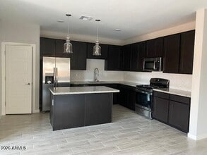 Building Photo - 976 E White Wing Dr