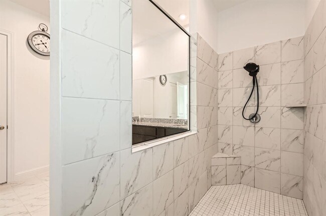 Building Photo - 4608 Modena Bay Bend