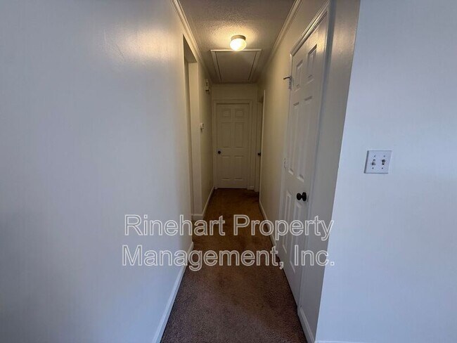 Building Photo - 1110 Chandler Dr