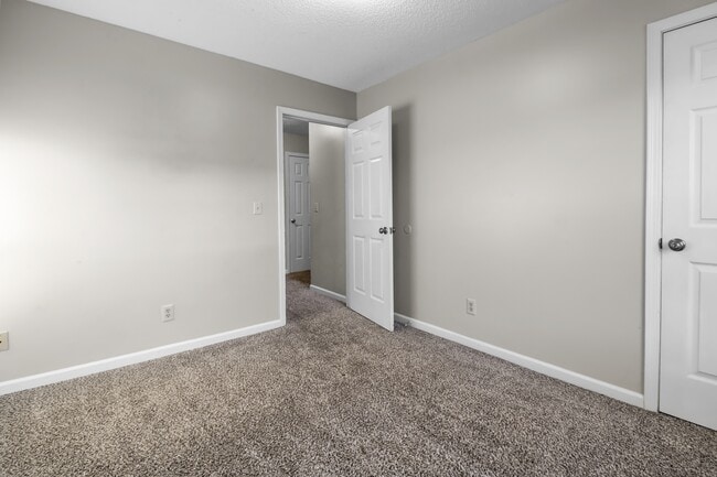 Building Photo - 284 Raleigh Dr