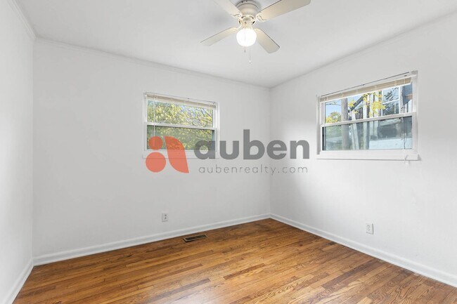 Building Photo - 3 Bedroom Home in St. Elmo! $350 off your first month's rent!