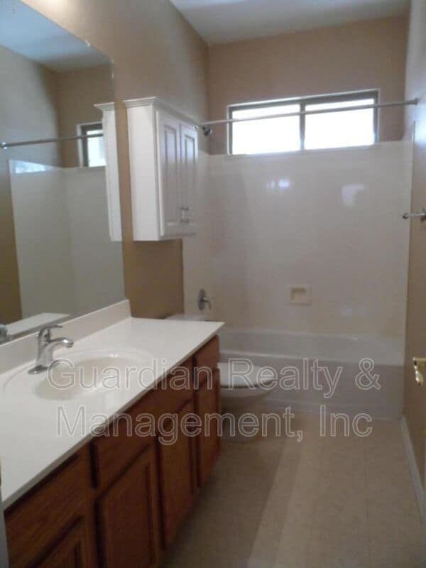 Building Photo - 4321 E Augusta Ave