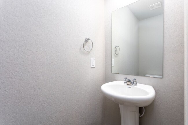 Building Photo - Move-In Ready 3BR with Private Yard & Modern Upgrades – Won’t Last!