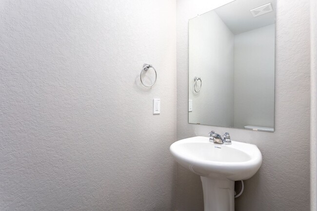 Building Photo - NW San Antonio Townhome in Hunters Ranch