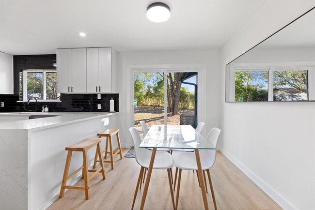 Building Photo - 5302 Woodmoor Dr
