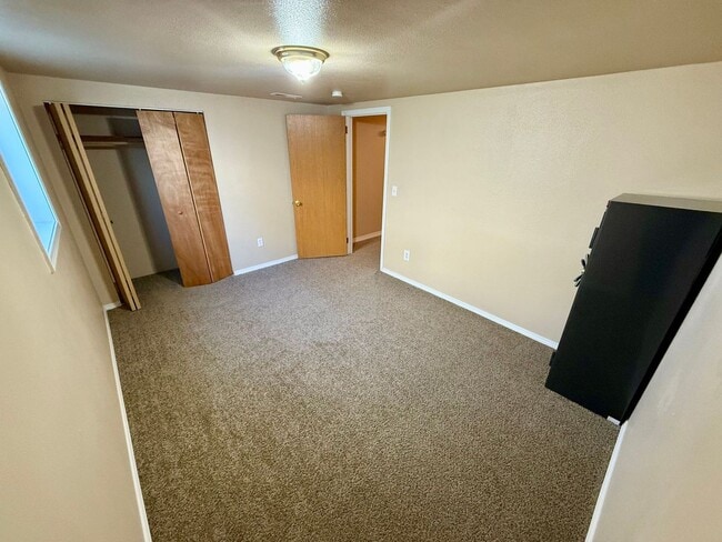 Building Photo - **For Rent: Spacious 4-Bedroom Home with 2...