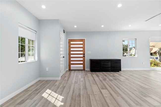 Building Photo - 545 Ivy St