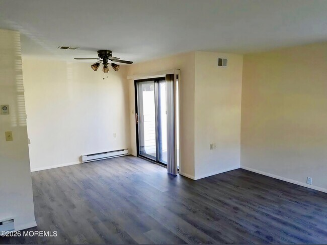 Building Photo - 453A Chesterfield Ct