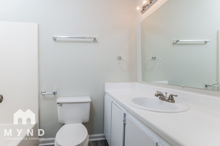 Building Photo - 4225 Labrador Dr