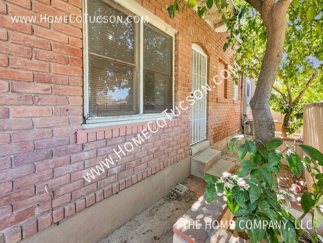 Building Photo - 1001 E Elm St
