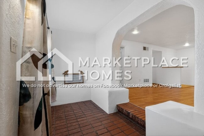 Building Photo - 1610 Jay St