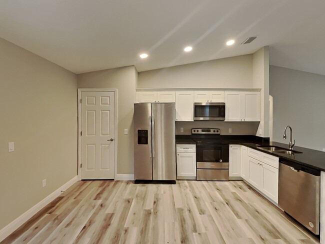 Building Photo - 6691 N Waycross Way