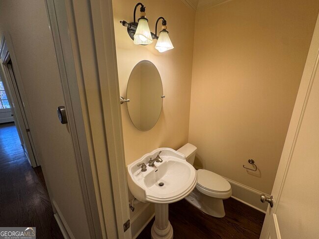 Building Photo - 1092 McLynn Ave NE