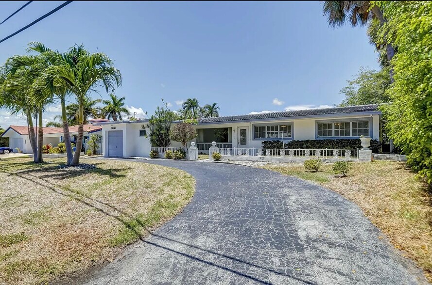 Building Photo - 2041 Coral Reef Dr