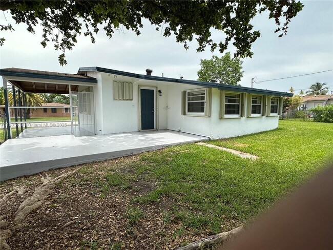 Building Photo - 9450 SW 181st Terrace