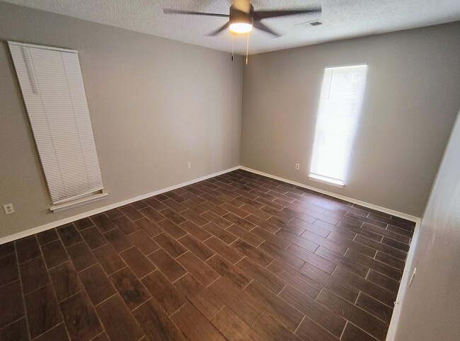 Building Photo - 3394 Bestway Dr