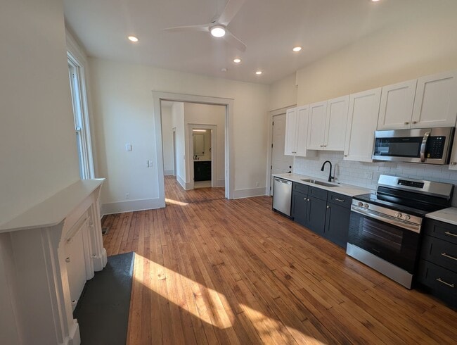 Building Photo - Newly renovated, modern apartment in historic Covington