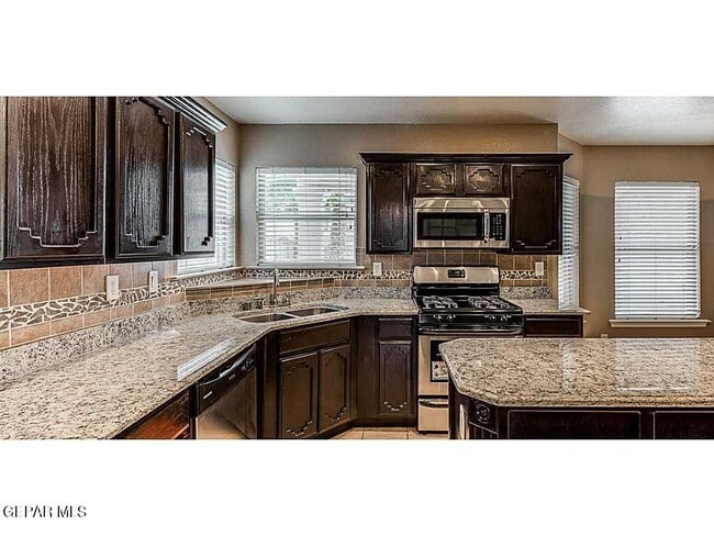 Building Photo - 12473 Tierra Limon Dr