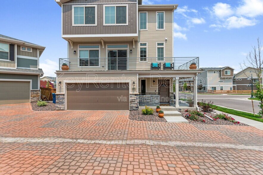 Primary Photo - 10145 Zeno St