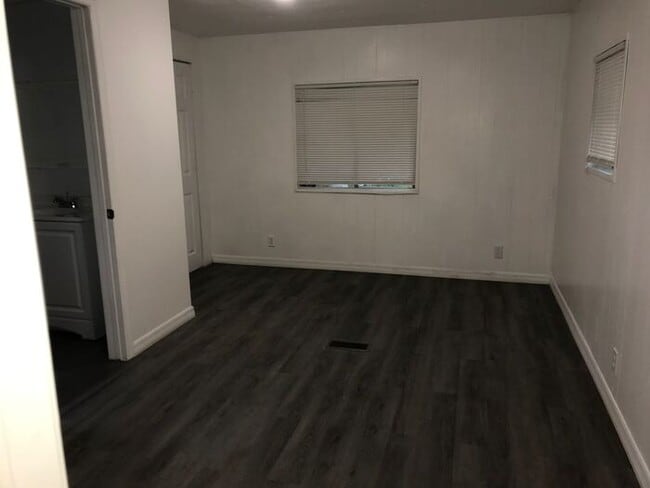 Building Photo - 1153 S Christiana Ave