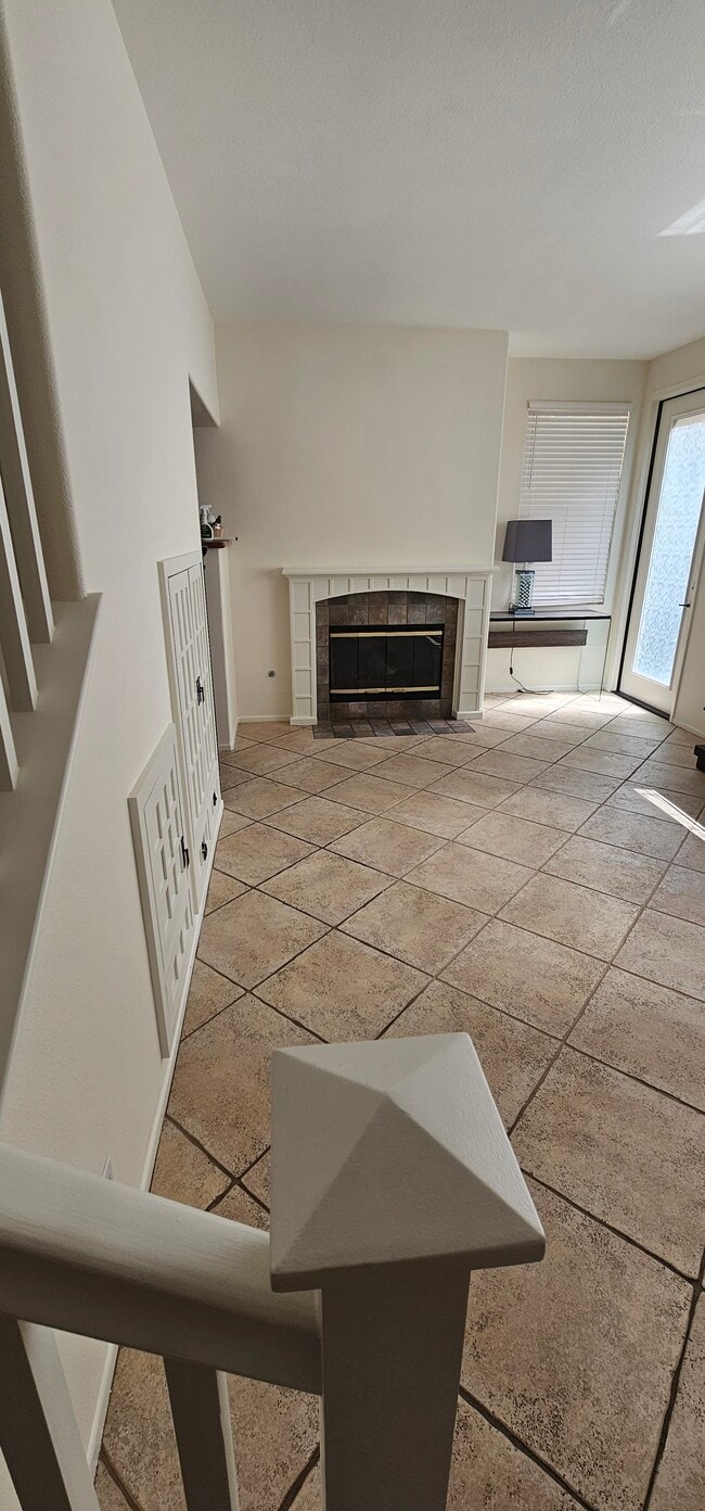 Building Photo - 1192 Hickory Dr
