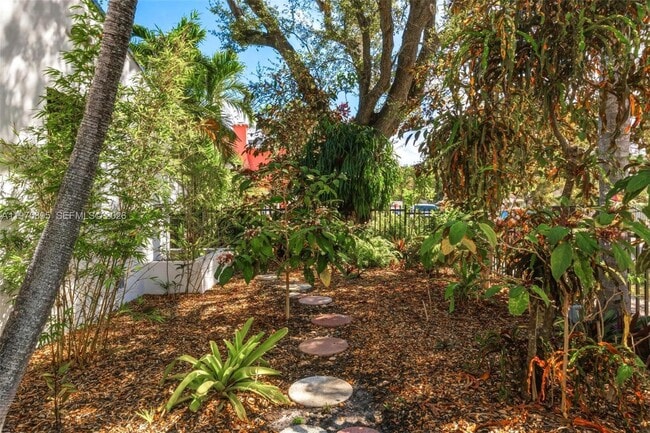 Building Photo - 751 NE 80th St