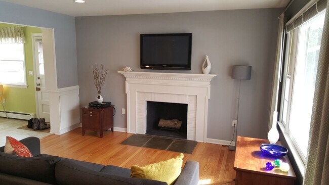 Building Photo - Incredibly well maintained rancher in Monrovia available mid June!