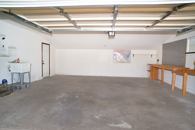 Building Photo - 22222 Strathern St
