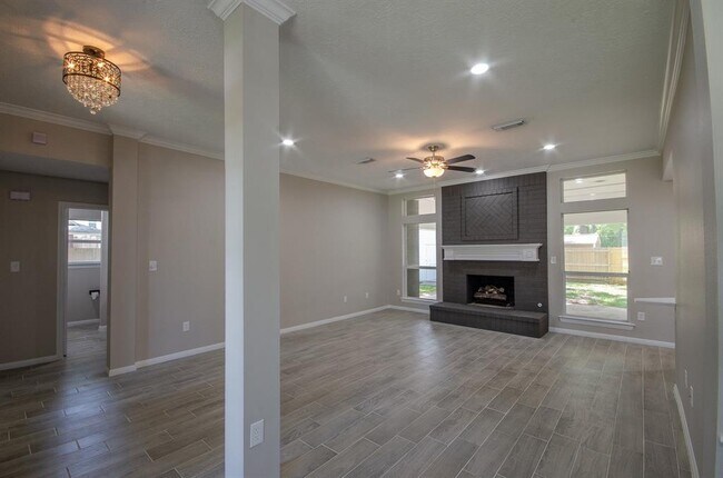Building Photo - 12811 Fisher Dr