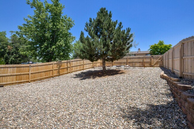 Building Photo - 6702 Dublin Loop W
