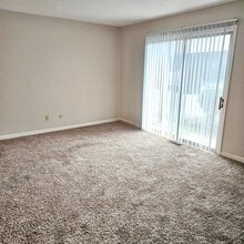 Building Photo - 906 E Harding Dr