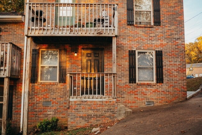 Building Photo - 470 Martha Ln