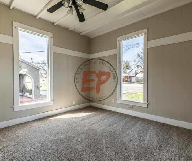 Building Photo - 2300 Washington Ave