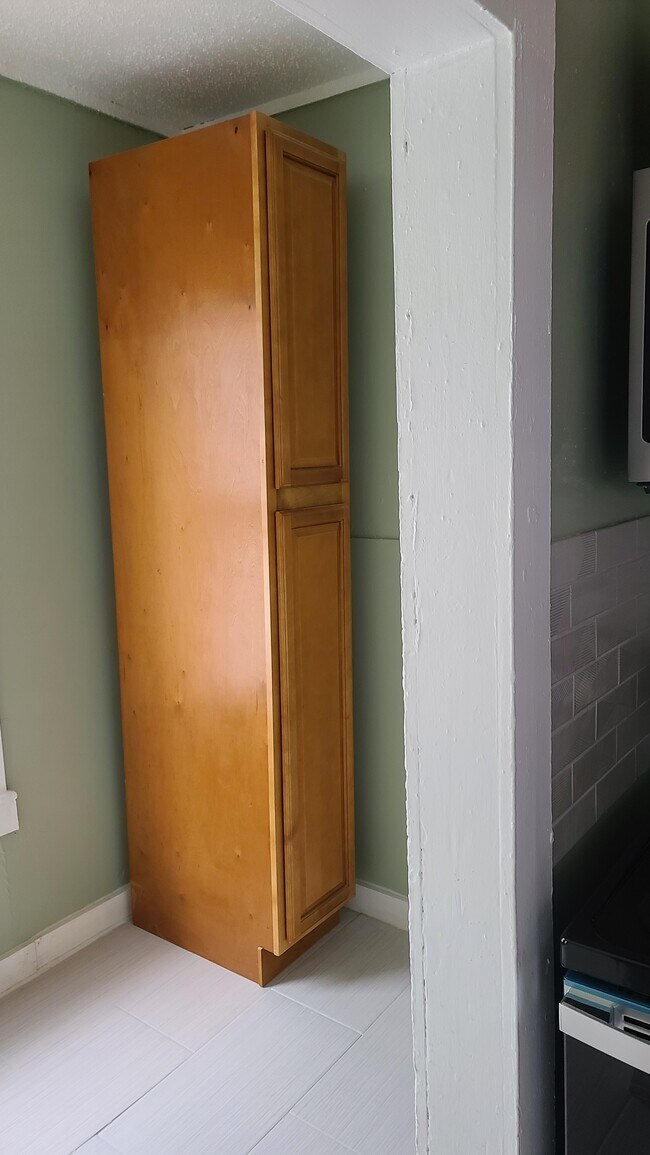 Building Photo - 197 Center St