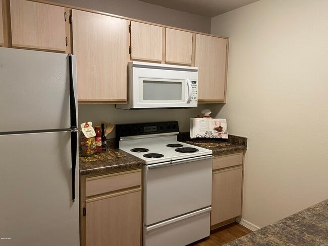 Building Photo - 5751 N Kolb Rd