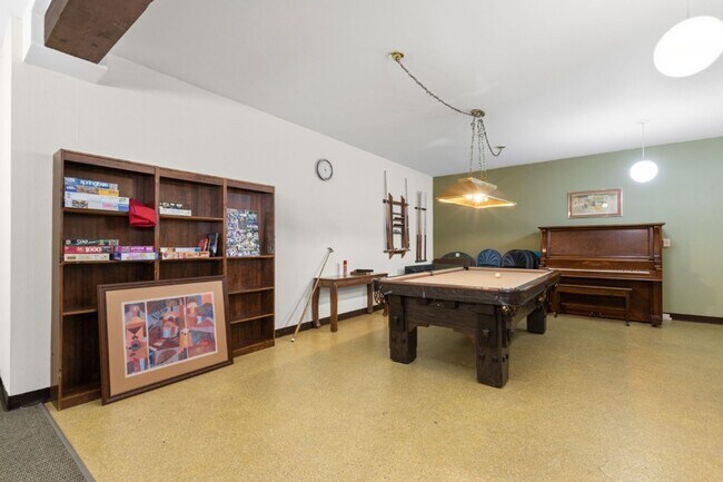 Building Photo - 1Bd/1Ba Edmonds Condo