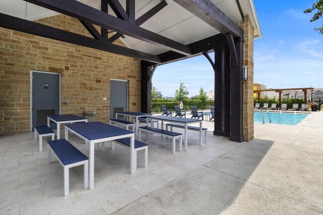 Building Photo - 16030 Mason Run Dr
