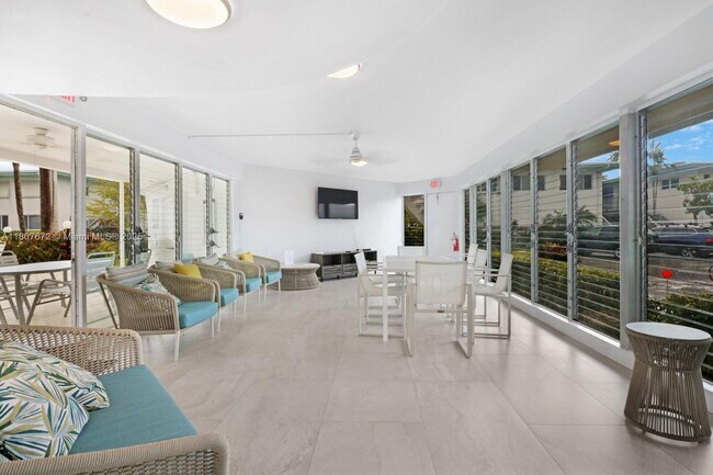Building Photo - 180 Isle of Venice Dr