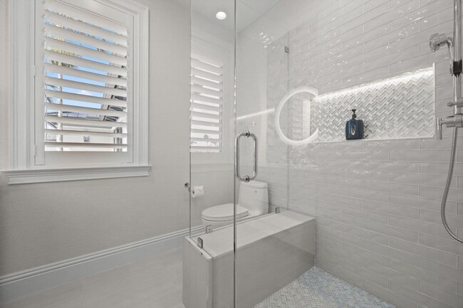 Building Photo - 7474 NE Bay Cove Ct