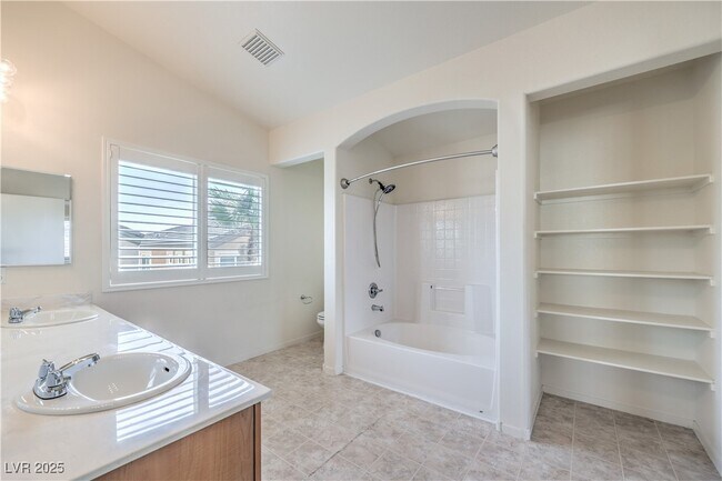 Building Photo - 6206 Clapton Way